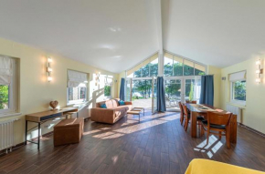 Wildgans - Stilvolles Ferienhaus mit Terrasse, Seeblick & Naturidylle am Loppiner See, Jabel